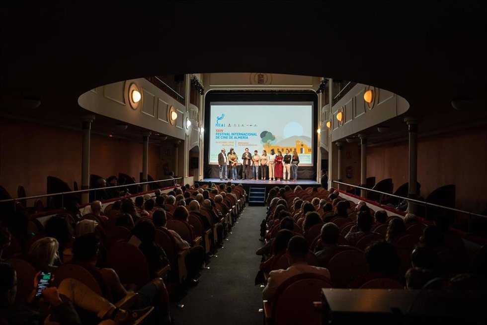 Exhibición de cortometrajes en el Teatro Apolo de Almería.
