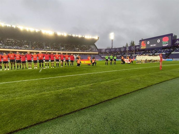 Miles de personas arropan a 'Los Leones' frente a Inglaterra en Valladolid pese a la meteorología