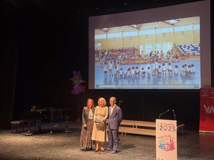 La Diputación de Almería, premiada por la Asociación de Familias Acogedoras de Almería 'En familia por derecho'.