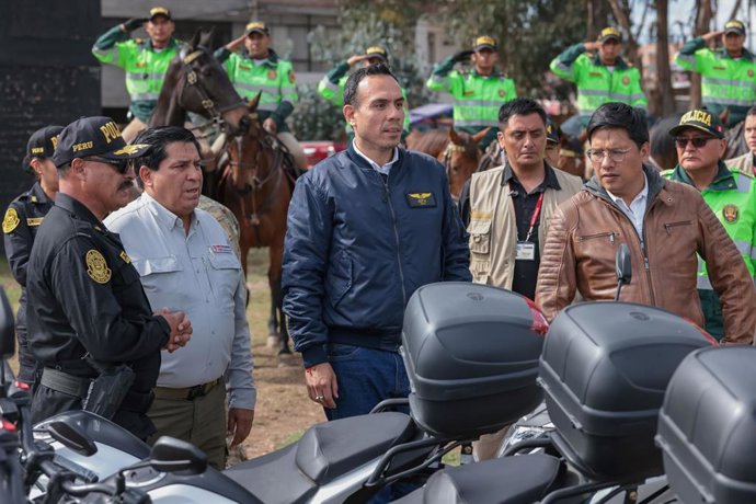 Presidente José Jerí supervisa vehículos donados a la Policía Nacional del Perú en Junín.