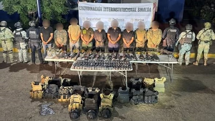 Operación policial tras el enfrentamiento de bandas rivales en Sinaloa (México).