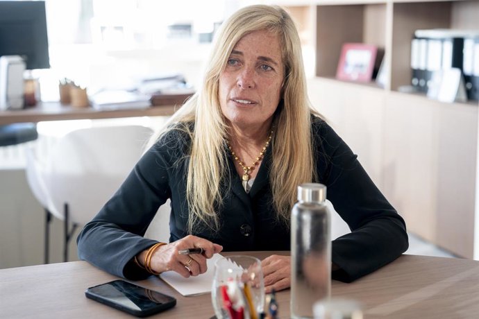 O Ministro Regional de Economia, Finanças e Emprego, Rocío Albert.