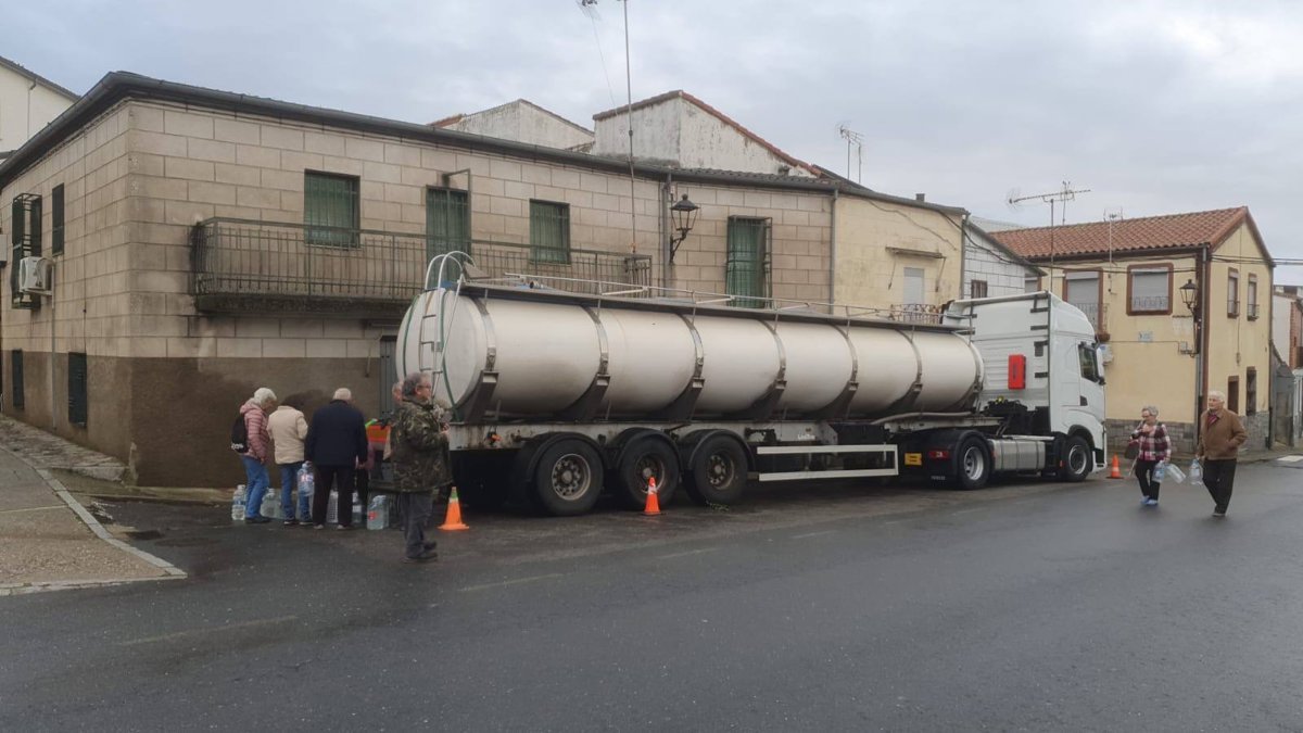 El Consorcio MásMedio refuerza el suministro de agua potable en Oliva de Plasencia y Caminomorisco con nuevas cisternas