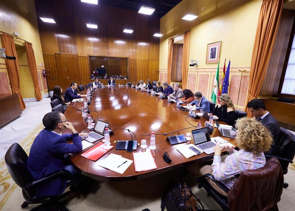 Archivo - Imagen de archivo de una comparecencia de los agentes sociales en el Parlamento andaluz para analizar el Presupuesto de Andalucía.