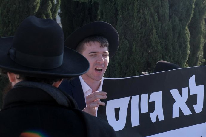 Archivo - Arquivo - 26 de fevereiro de 2024, Jerusalém, Israel: Os ultraortodoxos protestam contra as reformas propostas por Netanyahu para o serviço militar e a ameaça do fim das isenções para suas comunidades, alegando que a nação judaica não tem o dire