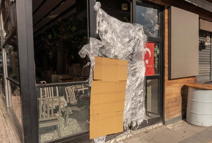 Puesto de comida callejera cerrado en Estambul tras la muerte de turista alemana y sus dos hijos por posible intoxicación alimentaria