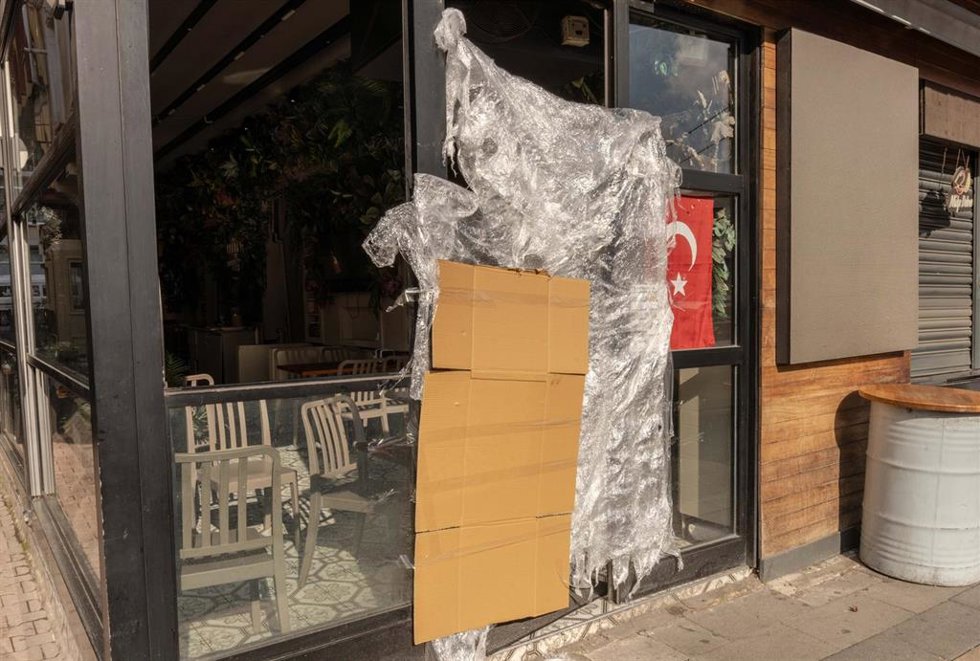 Puesto de comida callejera cerrado en Estambul tras la muerte de turista alemana y sus dos hijos por posible intoxicación alimentaria