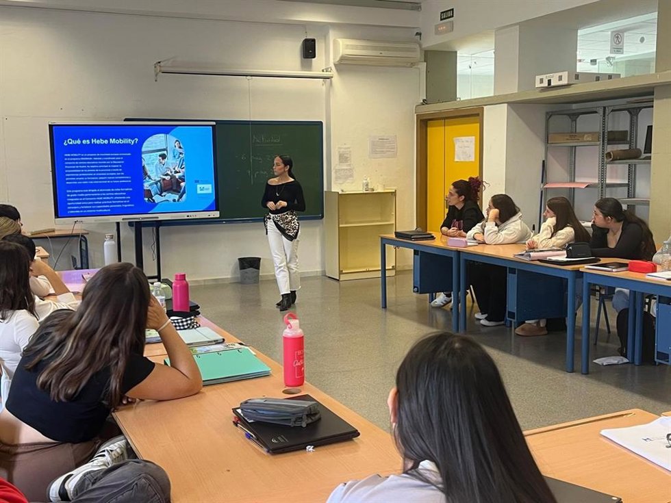 Una de las jornadas informativas sobre el Hebe Mobility en el IES Fuente Juncal de Aljaraque, en Huelva.