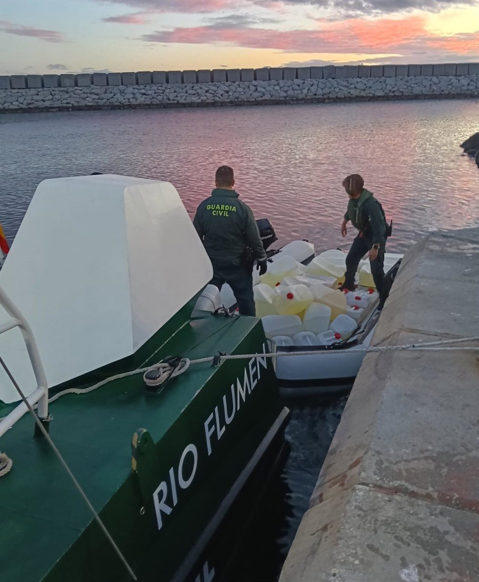 Embarcación interceptada en La Línea con combustible para aprovisionar a una narcolancha.