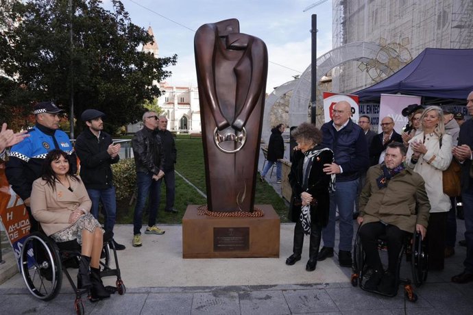 Valladolid inaugura un monumento como homenaje permanente a las víctimas de siniestros viales en LA Plaza de Portugalete