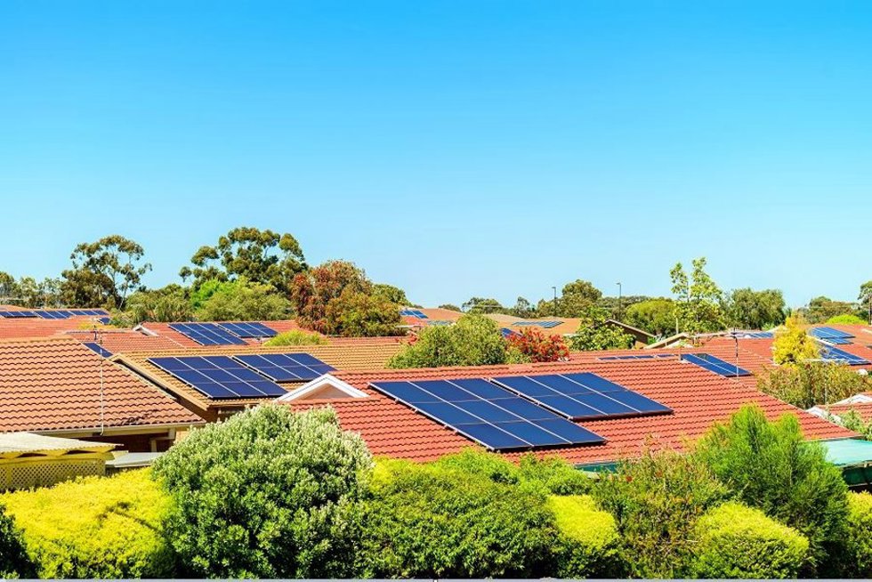 Archivo - Paneles solares.