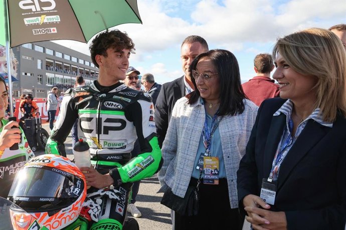 Camarero en el Gran Premio de Cheste