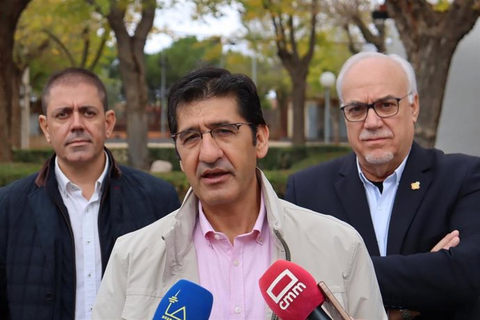 El secretario general del PSOE de Ciudad Real, José Manuel Caballero, en la Asamblea Extraordinaria que celebra el PSOE de Manzanares.