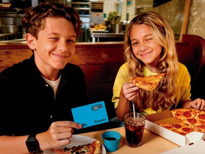 Campaña del Gobierno de Aragón y las entidades del Carné Joven para informar de la ampliación de la edad.