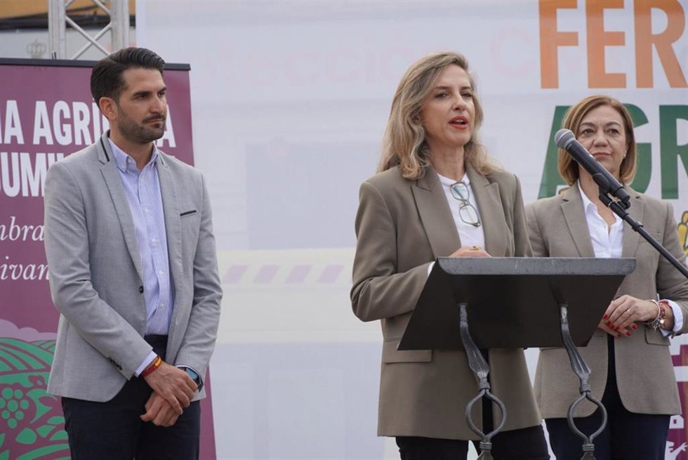 La directora general de la PAC, Ana García Acciones, visitó este fin de semana la Feria Agrícola de Jumilla