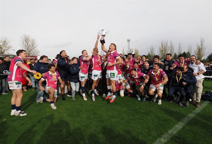 El VRAC levanta su novena Supercopa de España en un reñido derbi ante El Salvador