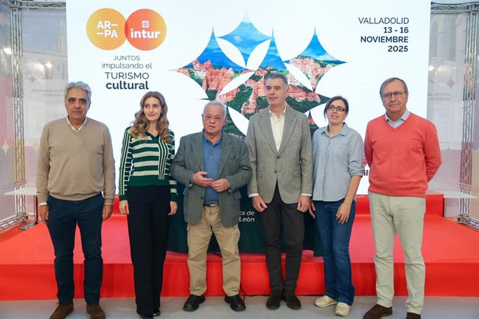 El consejero de Cultura, Turismo y Deporte de la Junta, Gonzalo Santoja, y el director de la Feria de Valladolid, Alberto Alons han realizado, este domingo, 16 de noviembre, un balance de la Feria AR-PA Turismo Cultural INTUR 2025