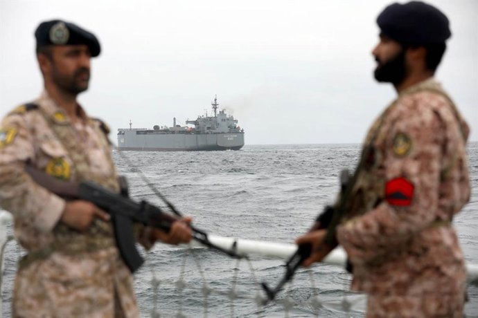 Archivo - Arquivo - 25 de fevereiro de 2025, Makran, Irã: O desfile naval do Exército da República Islâmica do Irã na fase final dos exercícios militares conjuntos Zolfaghar 1403 ao longo do litoral de Makran, do Mar de Omã e do norte do Oceano Índico. O 