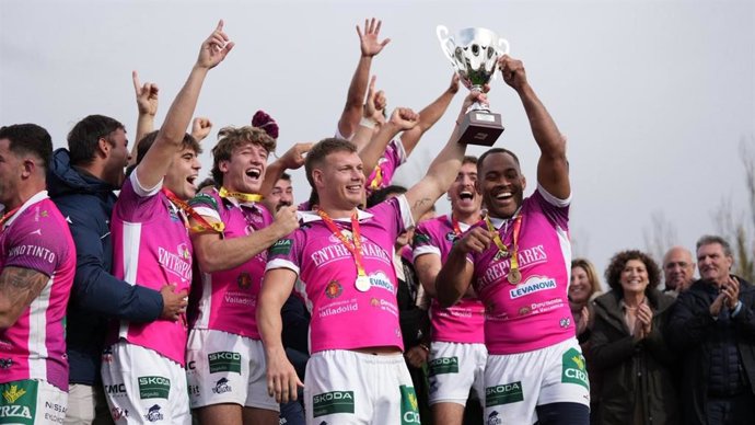 VRAC Quesos Entrepinares levanta su novena Supercopa en un reñido derbi al INEXO El Salvador.