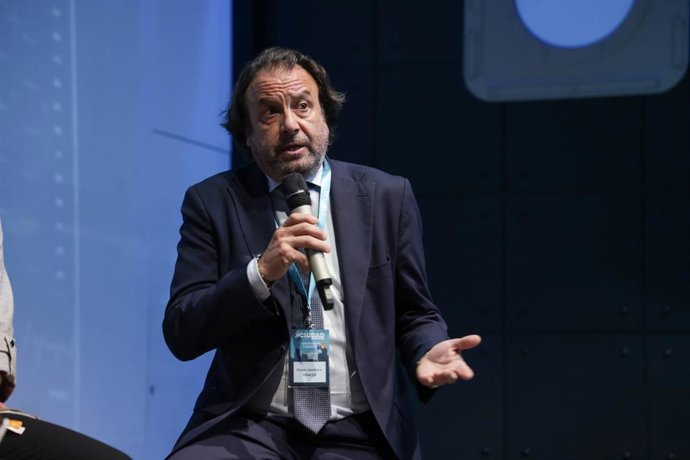 El presidente de Emacsa, Daniel García-Ibarrola, en el III Foro 'Ciudad y Servicios. Los servicios públicos ante situaciones de emergencia: prevención, actuación y recuperación', celebrado en el Acuario de Sevilla.