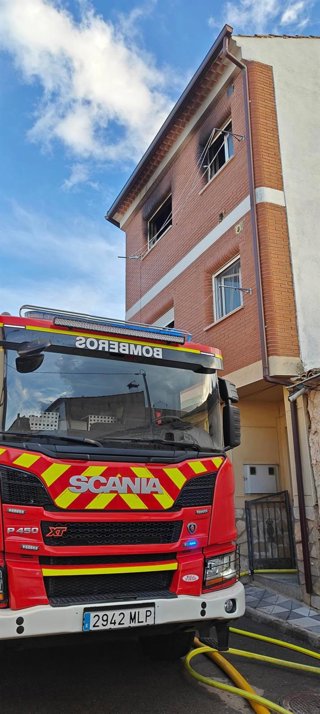 Bomberos de Cuenca sofocan un incendio que se salda sin daños personales en una vivienda de Villar de Olalla.