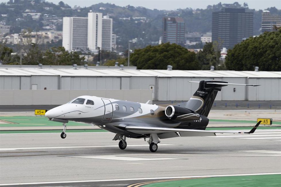 Archivo - Avión privado en el Aeropuerto de Santa Mónica, California (EEUU)