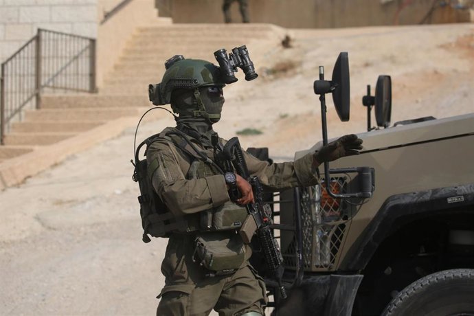 Un militar israelí en Cisjordania