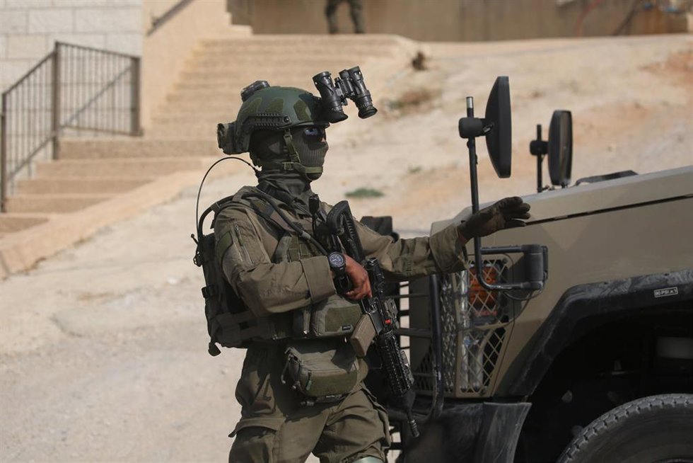 Un militar israelí en Cisjordania