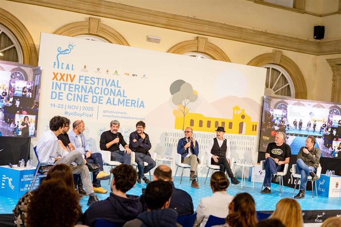 Participantes de la mesa redonda por el XXV aniversario de 'El factor Pilgrim', celebrada en el Patio de Luces de la Diputación Provincial durante la XXIV edición del Festival Internacional de Cine de Almería (Fical).