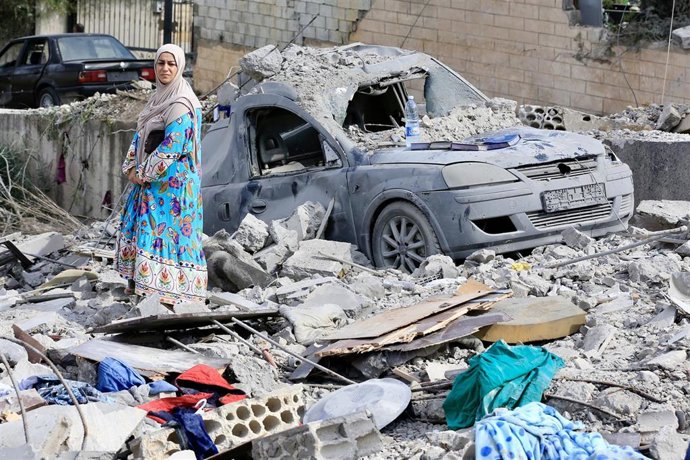 Archivo - Restos de un vehículo atacado por Israel en el sur de Líbano (archivo)