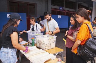 La sociedad chilena acude a votar en la primera vuelta de las elecciones presidenciales, en Santiago de Chile