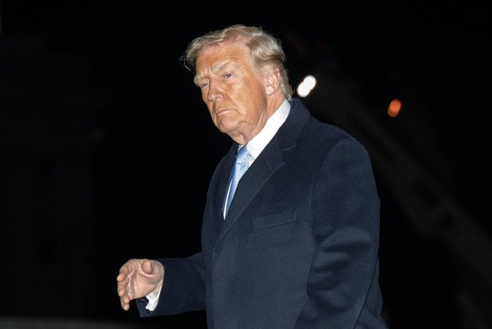 El presidente de Estados Unidos, Donald Trump, por el Jardín Sur de la Casa Blanca en Washington D. C., a su regreso de un fin de semana en West Palm Beach, Florida