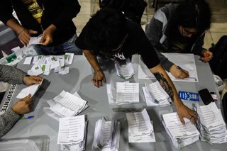 November 16, 2025, Valparaiso, Chile: Election officials begin counting votes after the 2025 presidential election. The vote count begins in the 2025 presidential elections in the city of Valparaiso, Chile.