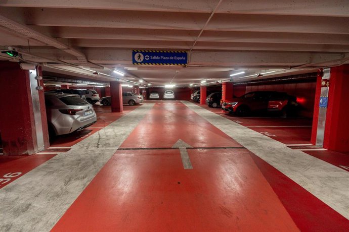Archivo - Obras del nuevo aparcamiento de Plaza España, a 8 de agosto de 2025, en Madrid (España). Este parking en Madrid se convertirá en un hub de movilidad sostenible en el último trimestre de 2025, con 690 plazas de aparcamiento, 23 puntos de recarga 