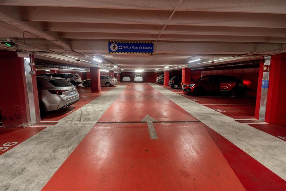 Archivo - Obras del nuevo aparcamiento de Plaza España, a 8 de agosto de 2025, en Madrid (España). Este parking en Madrid se convertirá en un hub de movilidad sostenible en el último trimestre de 2025, con 690 plazas de aparcamiento, 23 puntos de recarg