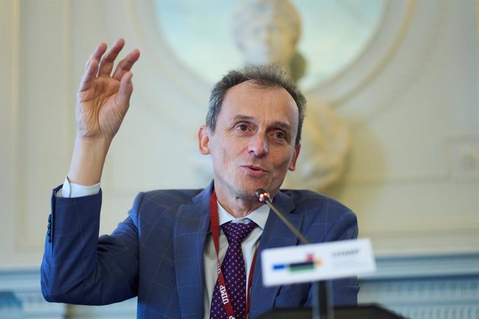 Archivo - El president d'Hispasat i exministre,  Pedro Duque