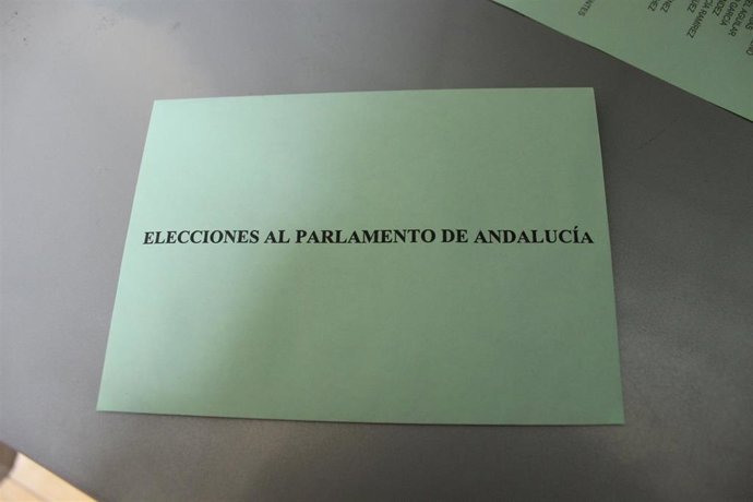 Archivo - Sobre para papeleta a las elecciones al Parlamento de Andalucía. (Foto de archivo).