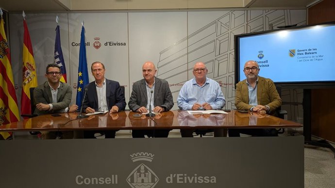 Autoridades durante la presentación de las actuaciones de emergencia llevadas a cabo en Eivissa después de las inundaciones