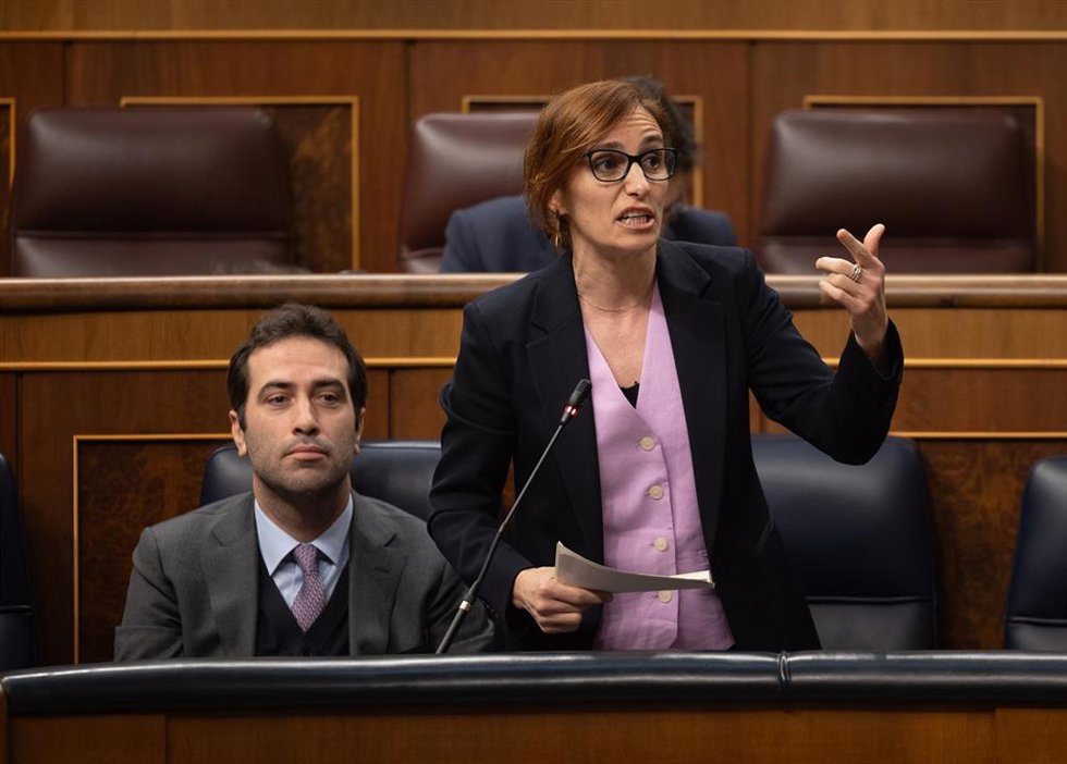 Archivo - La ministra de Sanidad, Mónica García, interviene a una sesión de control al Gobierno, en el Congreso de los Diputados, a 13 de marzo de 2024, en Madrid (España).  