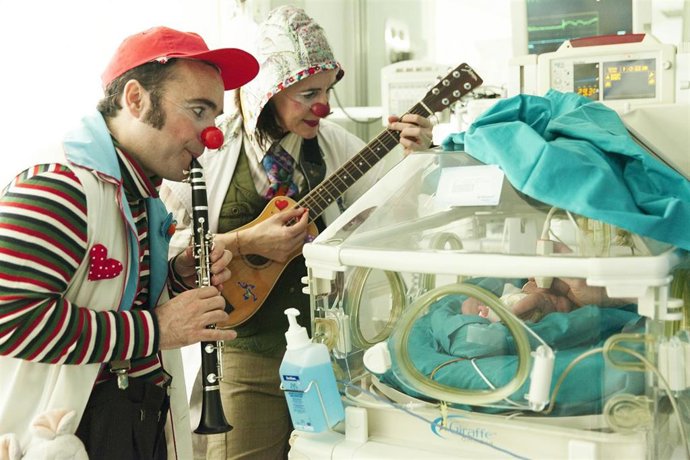 Archivo - Nanas a neonatos de Payasospital