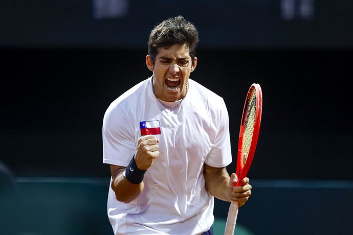 Tenis, Chile vs Luxemburgo. Copa Davis 2025. El jugador de Chile Cristian Garin celebra el punto frente a Aaron Gil Grarcia de Luxemburgo, durante el partido de sinles de la Copa Davis valido por el Grupo Mundial, disputado en el Court Central Anita