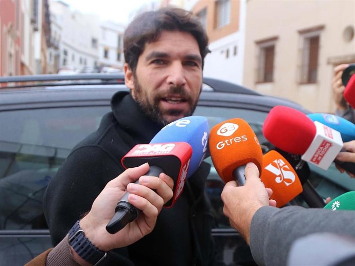 Cayetano Rivera a su llegada al juicio tras su accidente