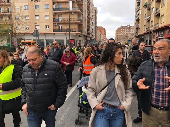 La formación regionalista participó ayer domingo en la manifestación organizada por el AMPA del Centro Marqués de Vallejo