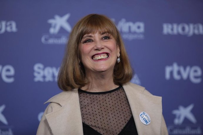 Archivo - La actriz Marta Fernández Muro posa en la alfombra roja previa a la gala de la 37 edición de los Premios Goya, en el Palacio de Congresos y Exposiciones FIBES, a 11 de febrero de 2023, en Sevilla, Andalucía (España). La Academia celebra la calid