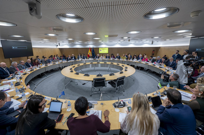 La vicepresidenta primera y ministra de Hacienda, María Jesús Montero, durante la reunión del Consejo de Política Fiscal y Financiera (CPFF), en el Ministerio de Hacienda, a 17 de noviembre de 2025, en Madrid (España).