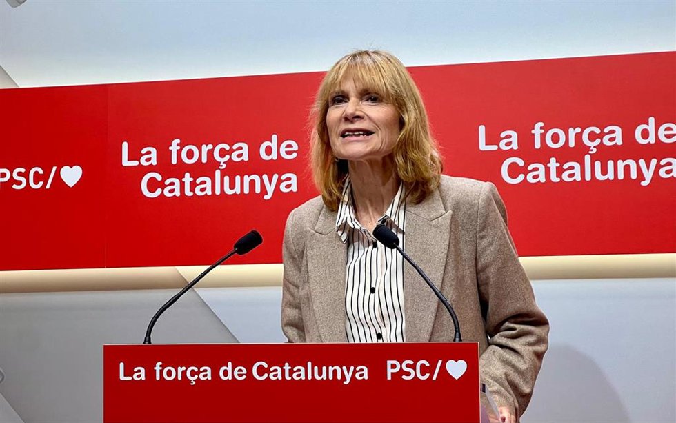 La viceprimera secretaria y portavoz del PSC, Llusa Moret, en una rueda de prensa desde la sede del partido