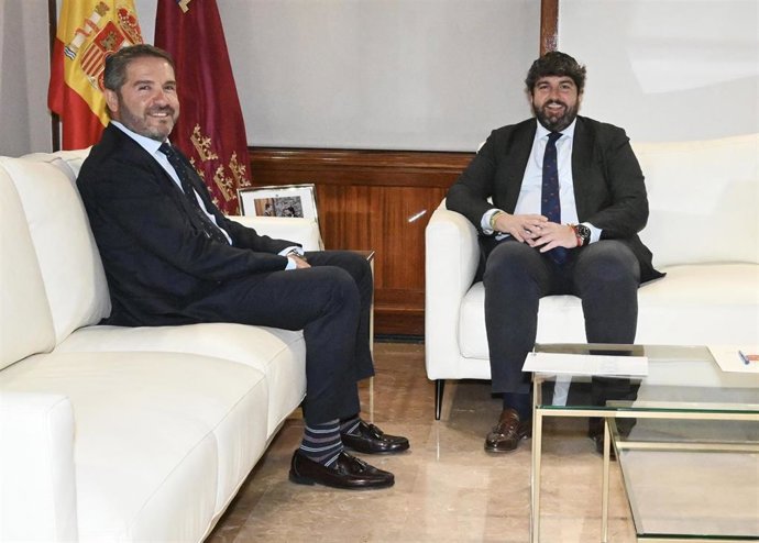 El presidente de la Comunidad, Fernando López Miras, se reunió hoy con el presidente de la Confederación Regional de Organizaciones Empresariales de Murcia (Croem), Miguel López Abad