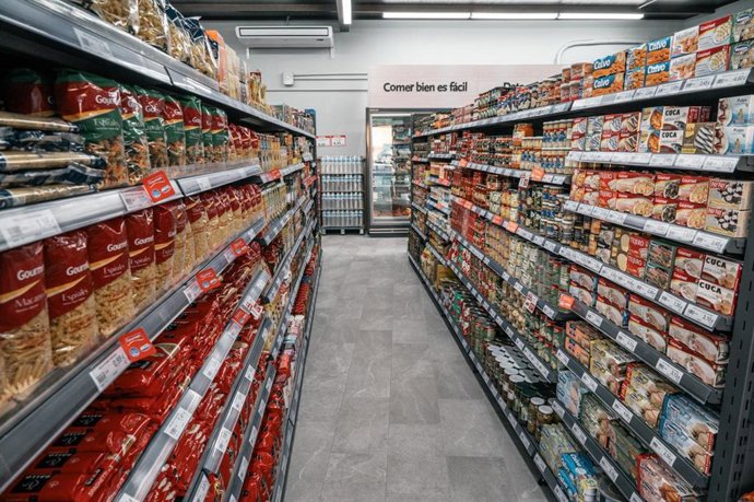 Archivo - Interior de supermercado