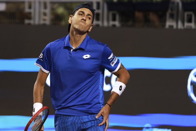 Tenis, Alejandro Tabilo vs Fernando Coria El tenista Alejandro Tabilo de Chile lamenta perder punto frente a Fernando Coria de Argentina por el ATP 250 de Santiago  2025 en el Club San Carlos de Apoquindo en Santiago, Chile. 27/02/2025 Felipe