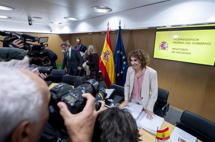 La vicepresidenta primera y ministra de Hacienda, María Jesús Montero, durante la reunión del Consejo de Política Fiscal y Financiera (CPFF), en el Ministerio de Hacienda, a 17 de noviembre de 2025, en Madrid (España). Durante la reunión se prevé que el M